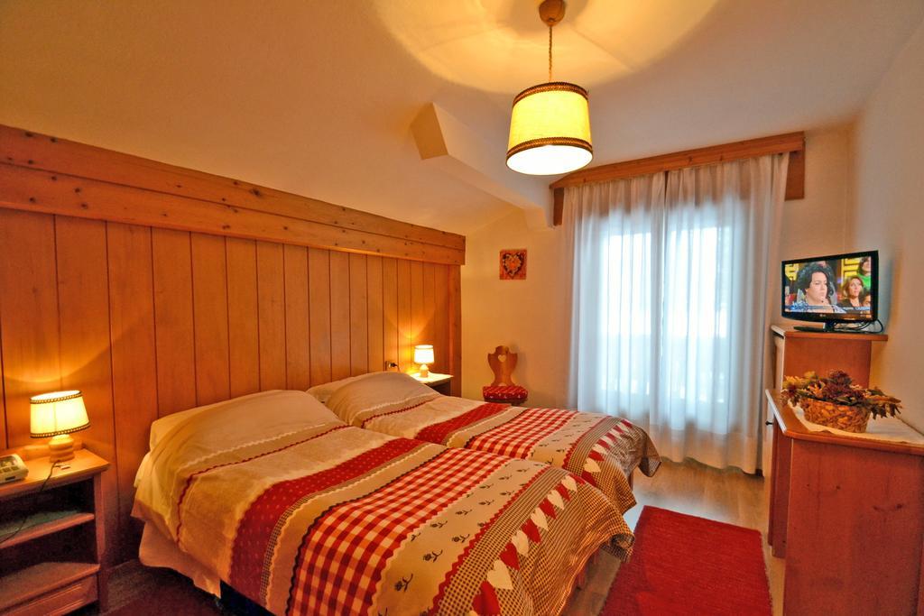 Hotel Villa Nevada Cortina d'Ampezzo Room photo