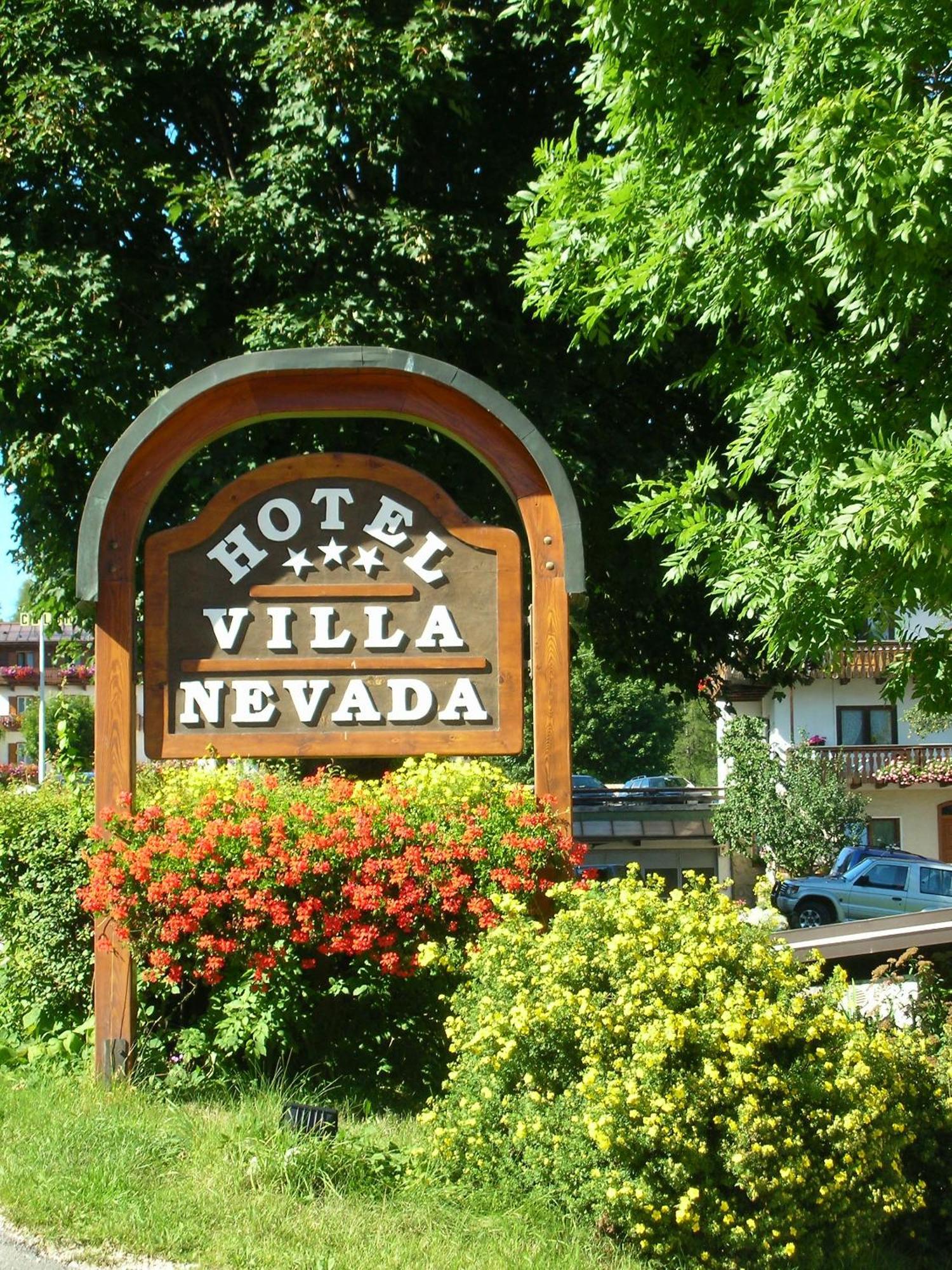 Hotel Villa Nevada Cortina d'Ampezzo Exterior photo