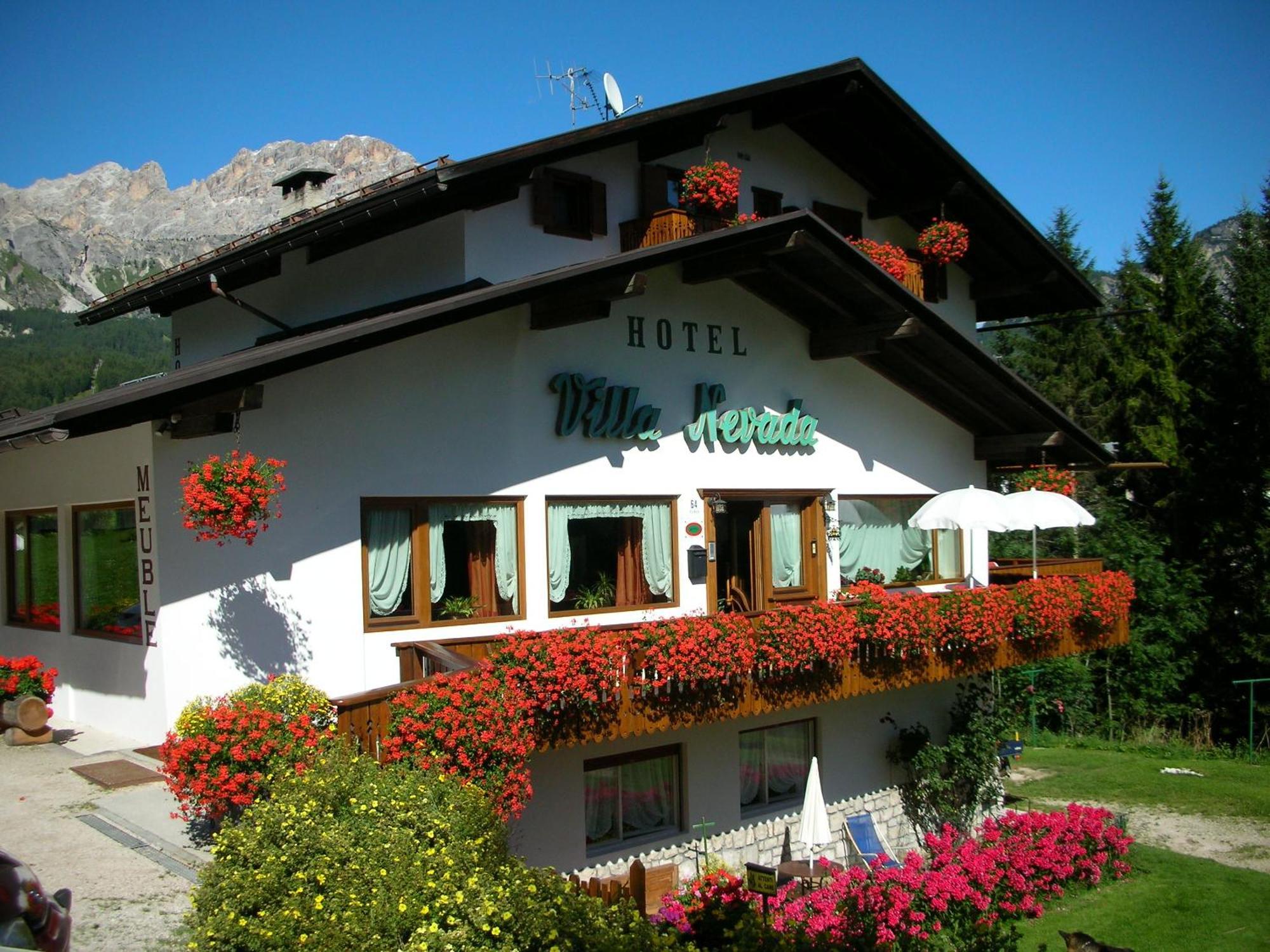 Hotel Villa Nevada Cortina d'Ampezzo Exterior photo