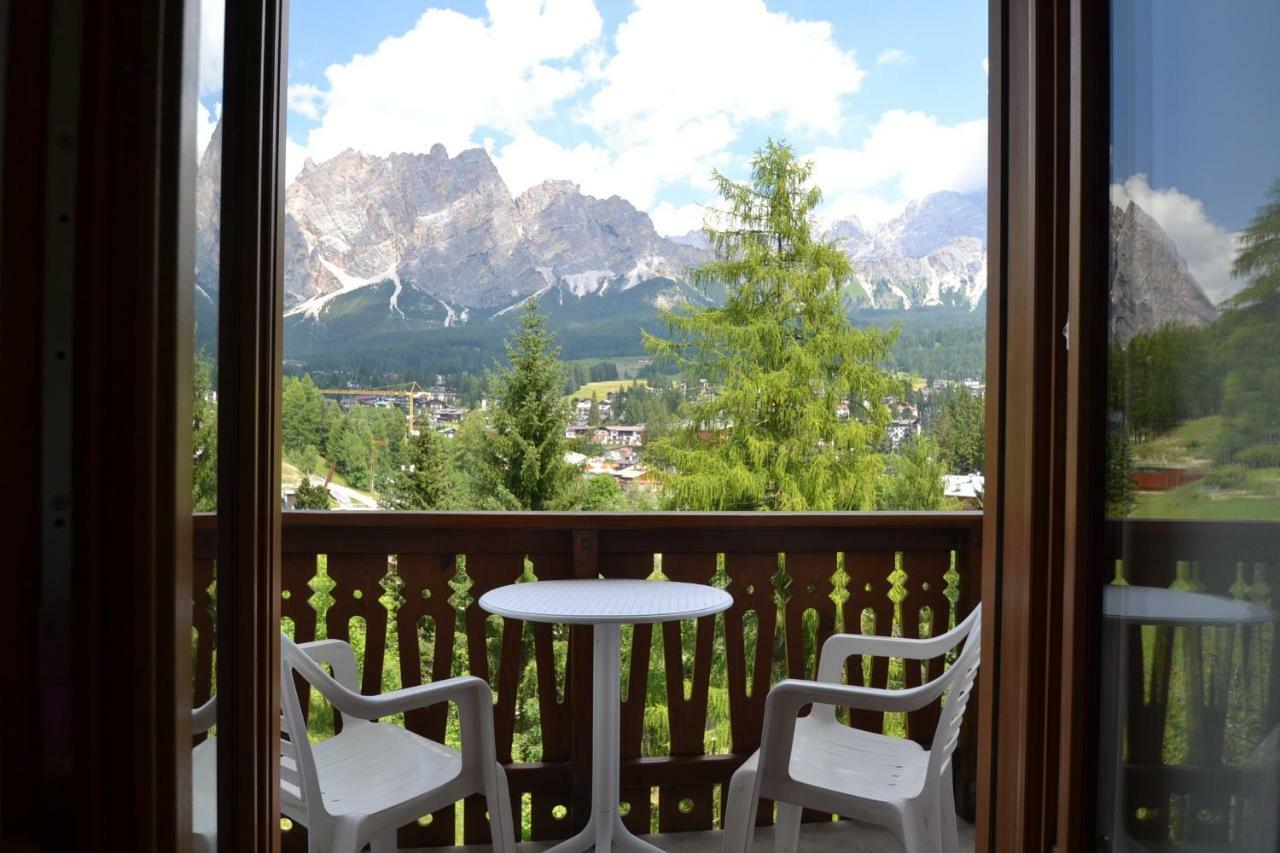 Hotel Villa Nevada Cortina d'Ampezzo Exterior photo